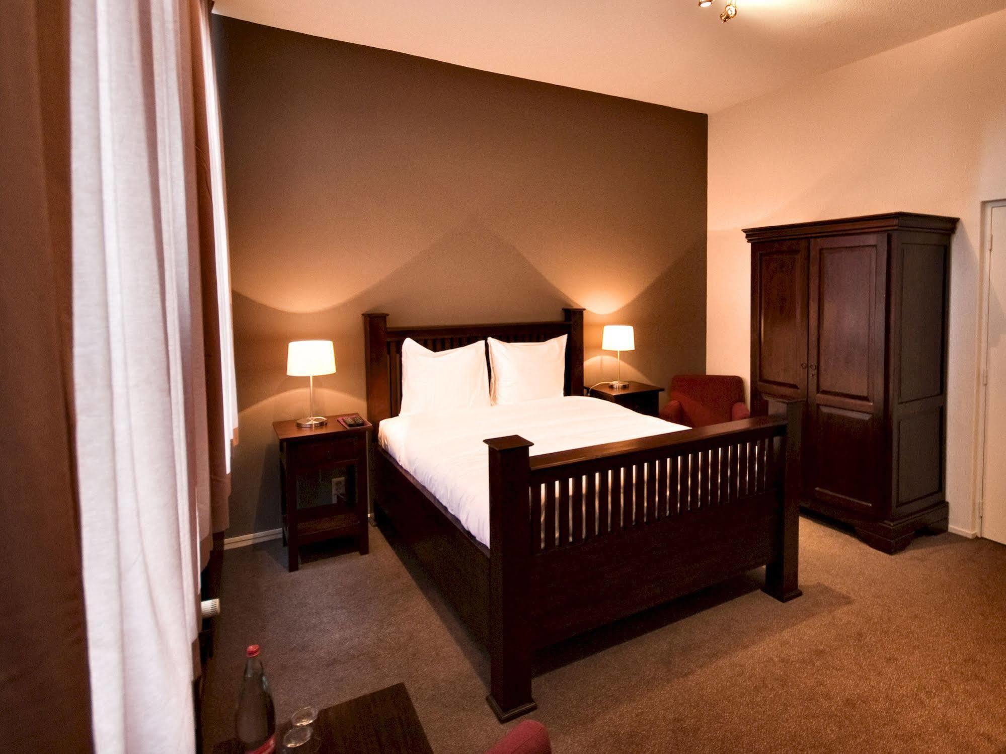 Hotel Het Raedthuys Sint-Maartensdijk Extérieur photo